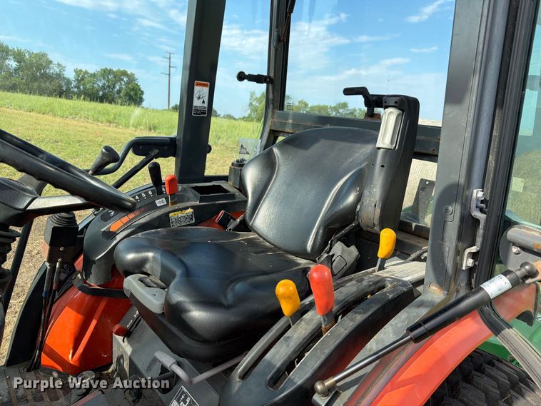 image for item EV2333 2005 Kubota B3030 HSDC MFWD tractor