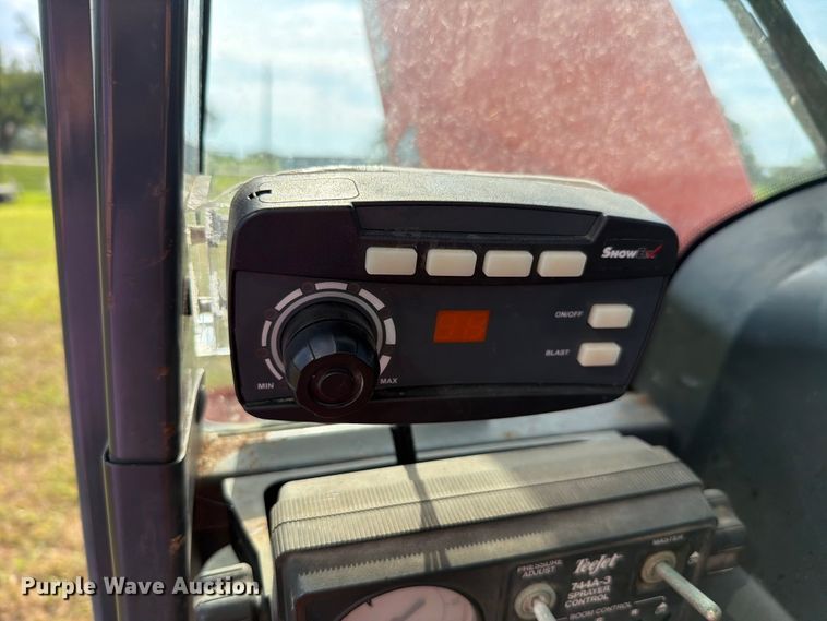 image for item EV2333 2005 Kubota B3030 HSDC MFWD tractor