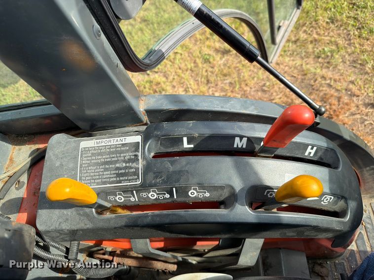 image for item EV2333 2005 Kubota B3030 HSDC MFWD tractor
