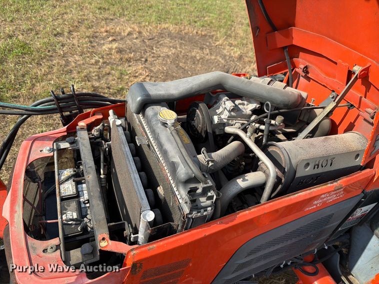 image for item EV2333 2005 Kubota B3030 HSDC MFWD tractor