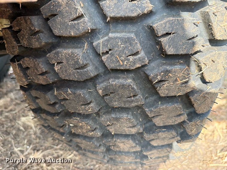 image for item EV2333 2005 Kubota B3030 HSDC MFWD tractor