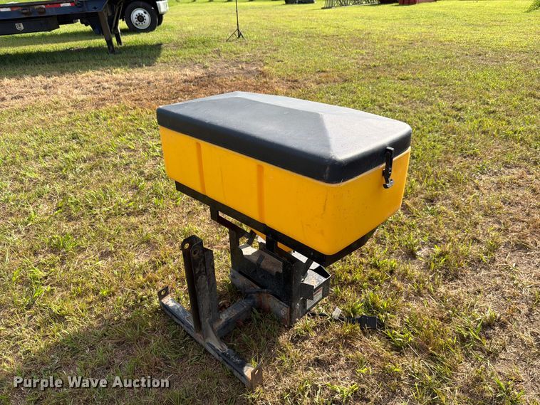image for item EV2333 2005 Kubota B3030 HSDC MFWD tractor