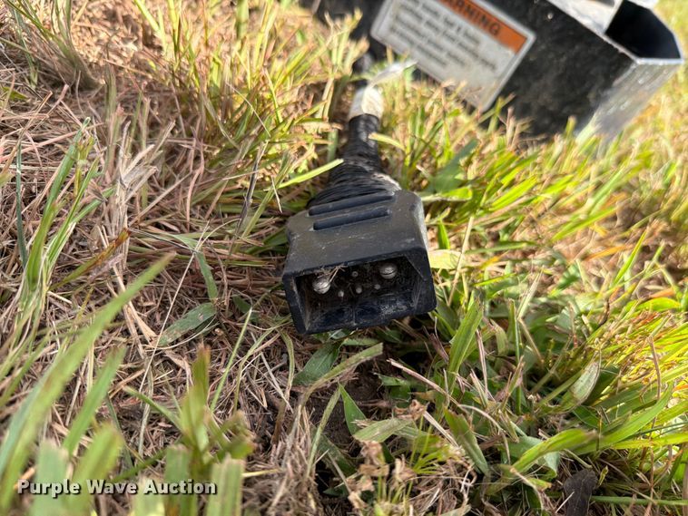 image for item EV2333 2005 Kubota B3030 HSDC MFWD tractor
