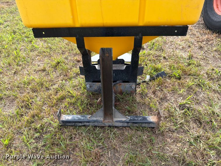 image for item EV2333 2005 Kubota B3030 HSDC MFWD tractor