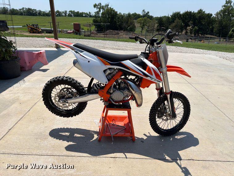 image for item EV2338 2022 KTM 85SX dirt bike