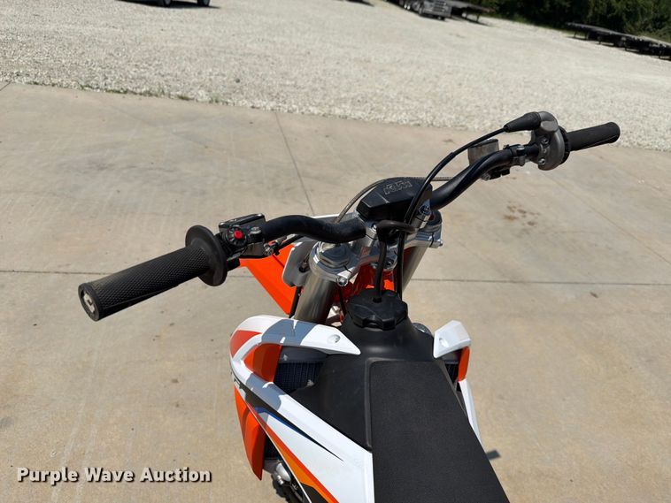 image for item EV2338 2022 KTM 85SX dirt bike