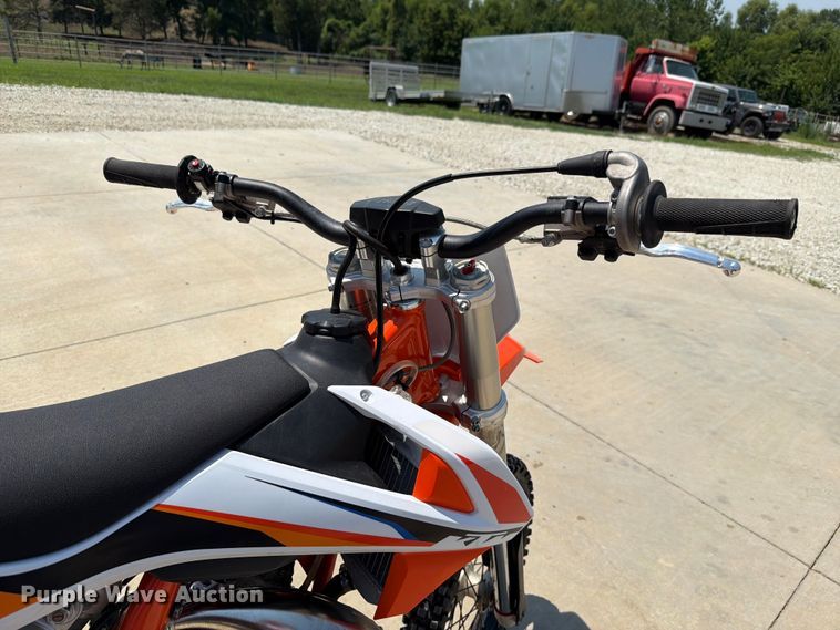 image for item EV2338 2022 KTM 85SX dirt bike