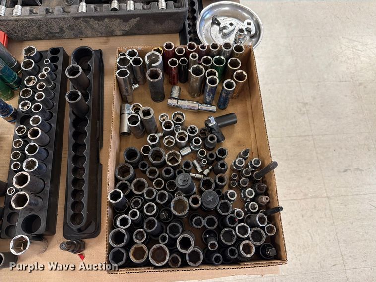 image for item EV2371 Shop tools