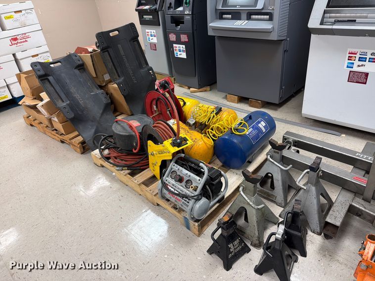 image for item EV2374 Shop tools