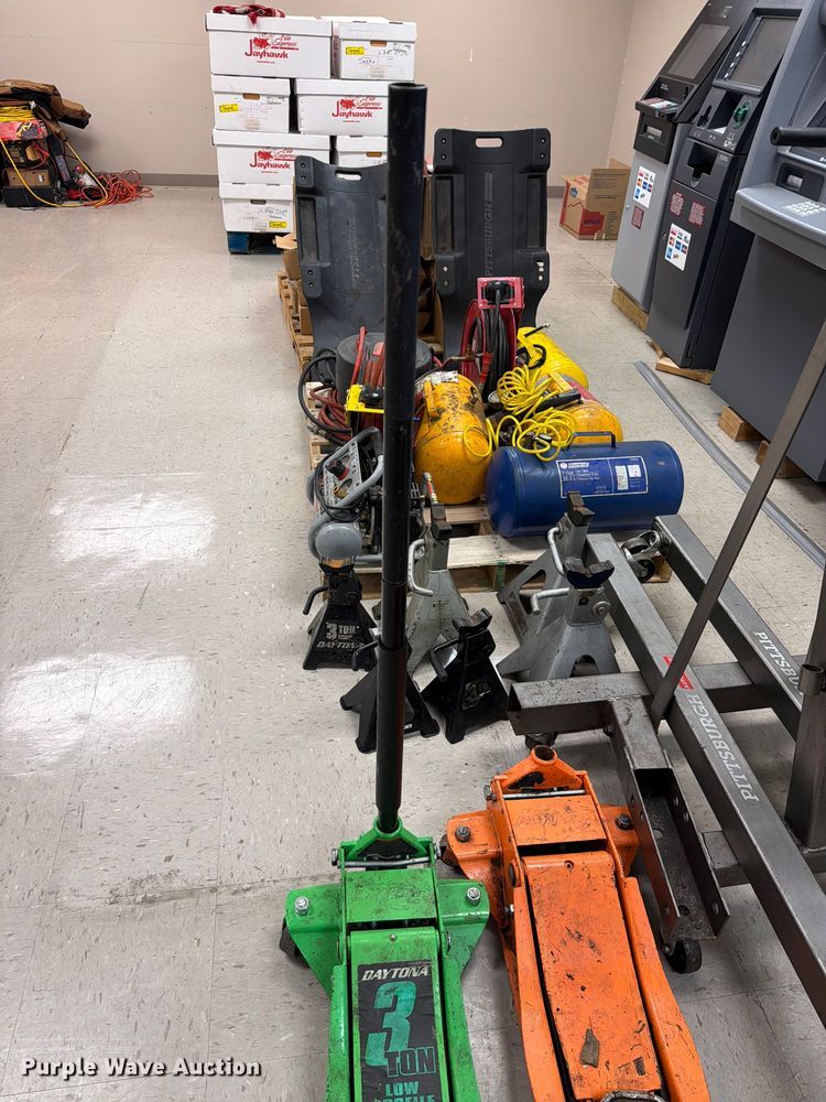 image for item EV2374 Shop tools
