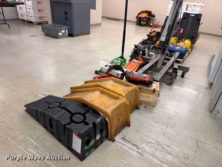 image for item EV2374 Shop tools