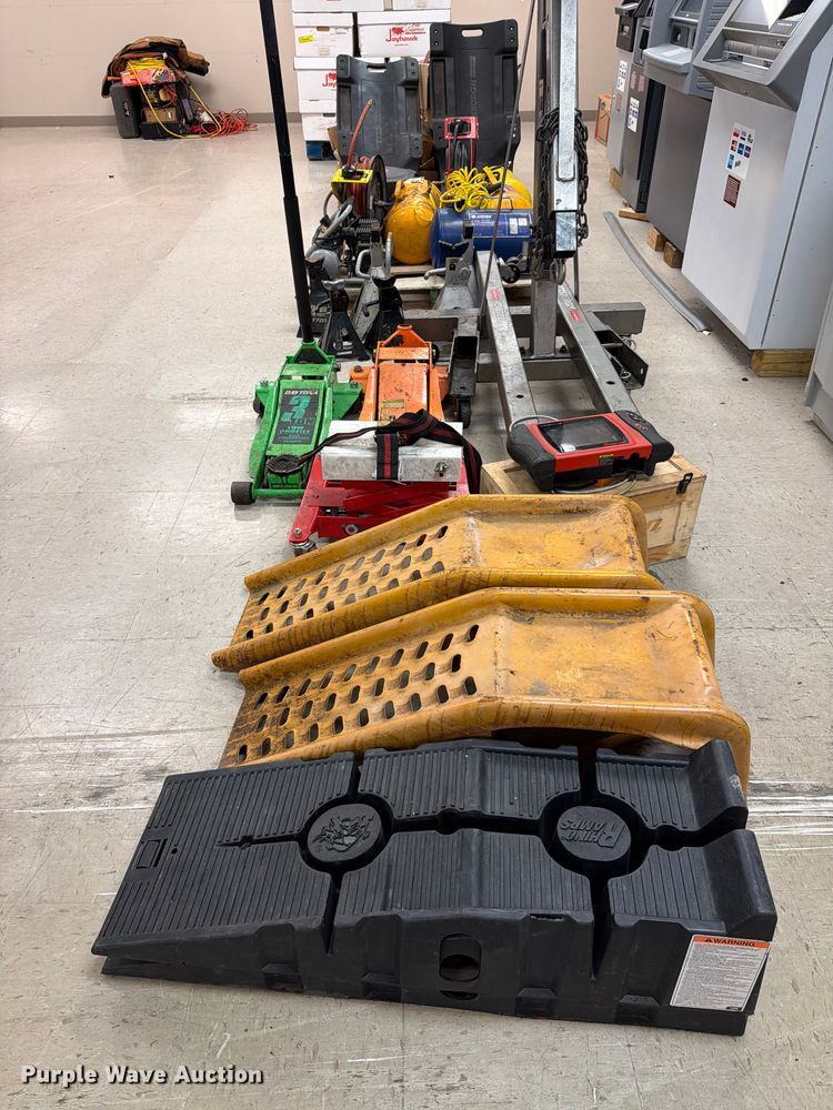 image for item EV2374 Shop tools