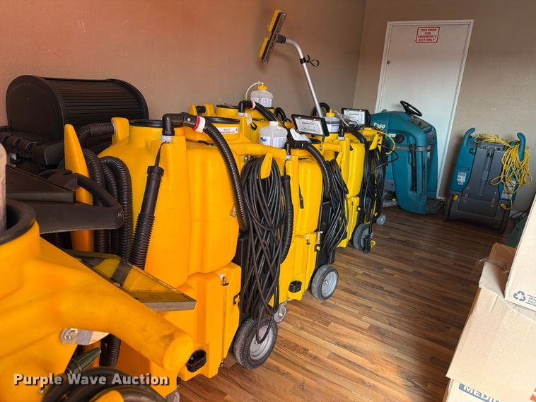 Floor cleaning equipment