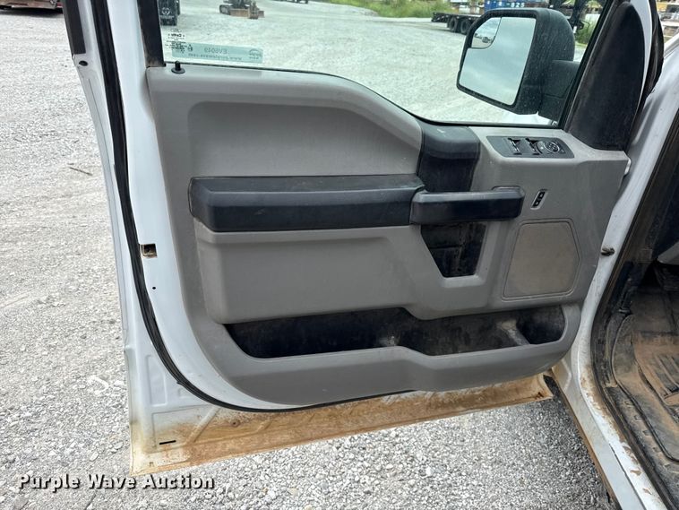 image for item EV6049 2016 Ford F150 XL Crew Cab pickup truck