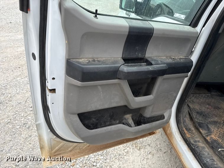 image for item EV6049 2016 Ford F150 XL Crew Cab pickup truck