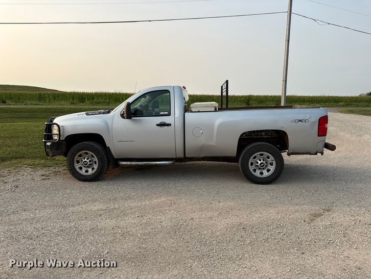 image for item EV6060 2013 Chevrolet Silverado 2500HD pickup truck