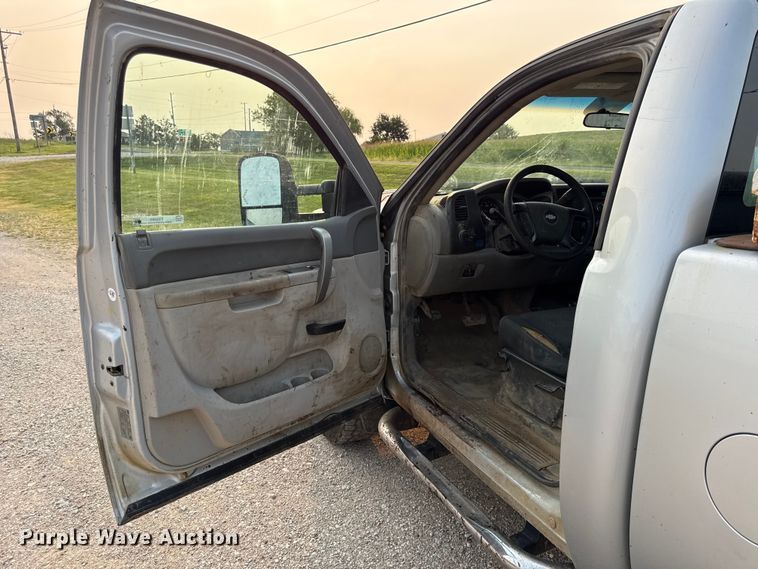 image for item EV6060 2013 Chevrolet Silverado 2500HD pickup truck