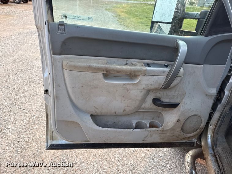 image for item EV6060 2013 Chevrolet Silverado 2500HD pickup truck