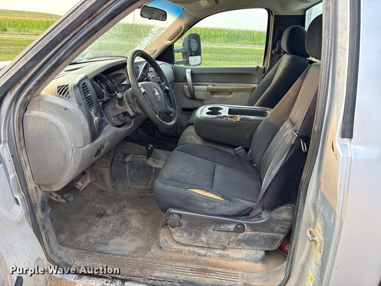 image for item EV6060 2013 Chevrolet Silverado 2500HD pickup truck