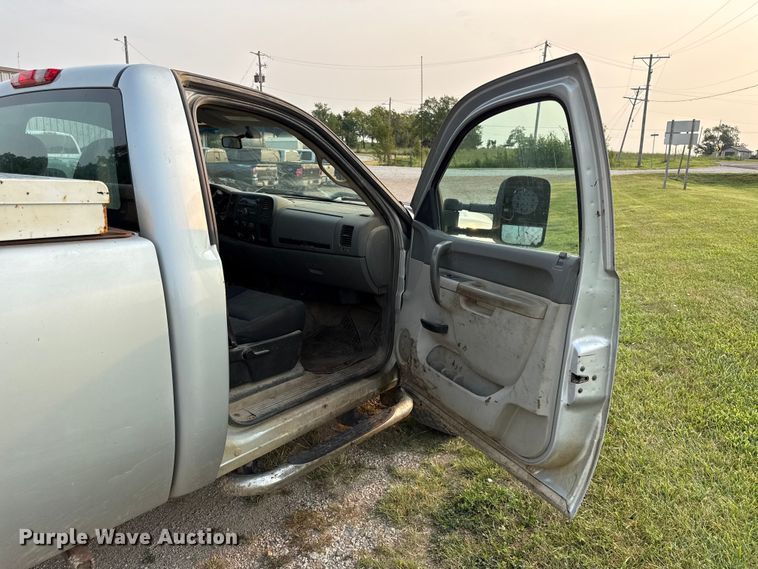 image for item EV6060 2013 Chevrolet Silverado 2500HD pickup truck