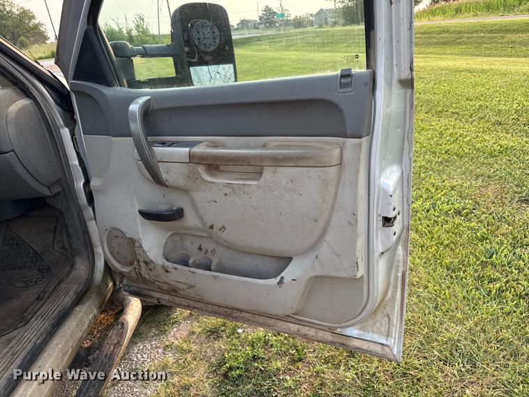 image for item EV6060 2013 Chevrolet Silverado 2500HD pickup truck