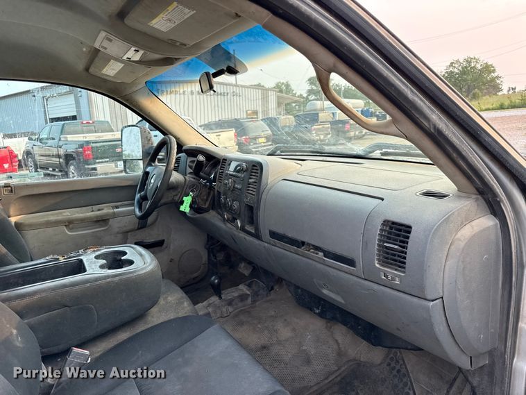 image for item EV6060 2013 Chevrolet Silverado 2500HD pickup truck