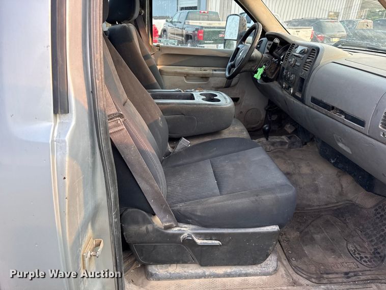 image for item EV6060 2013 Chevrolet Silverado 2500HD pickup truck