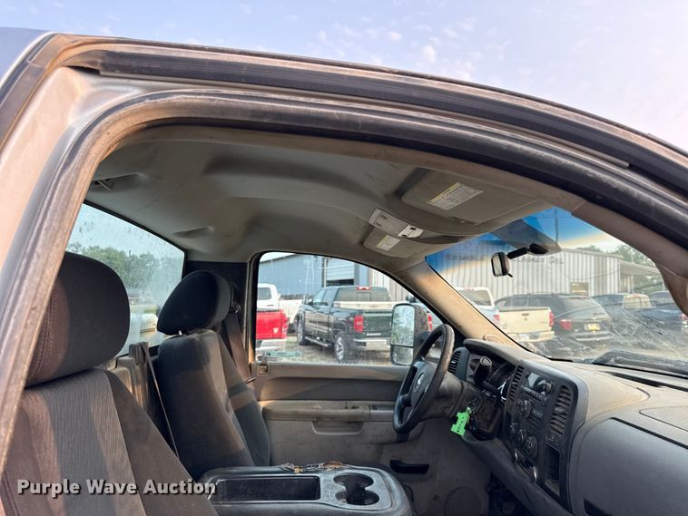 image for item EV6060 2013 Chevrolet Silverado 2500HD pickup truck