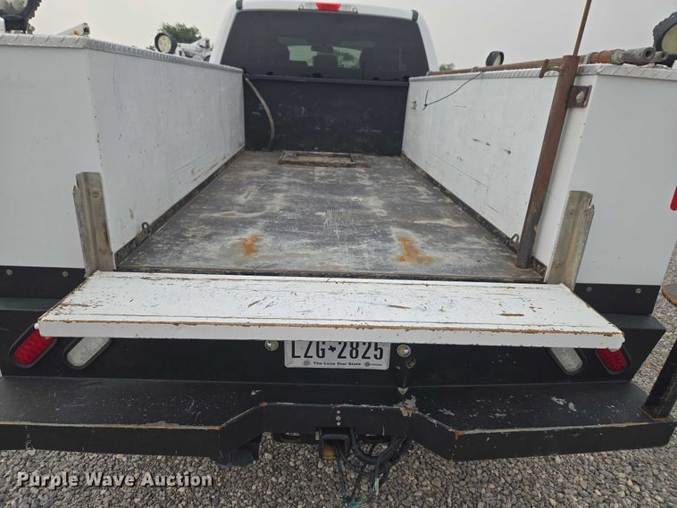 image for item EW0143 2019 Ford F250 Super Duty Ext. Cab utility bed pickup truck