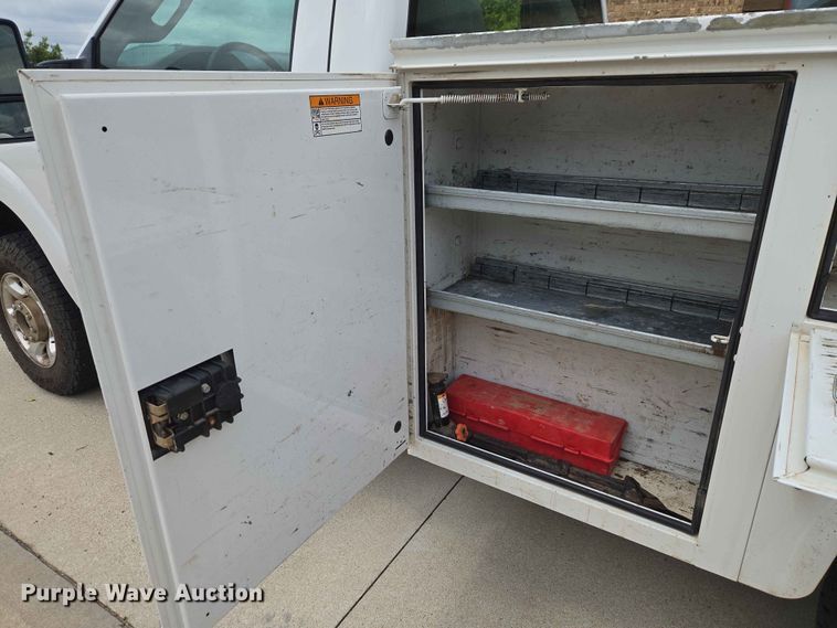 image for item EW0285 2013 Ford F250 Super Duty utility bed pickup truck