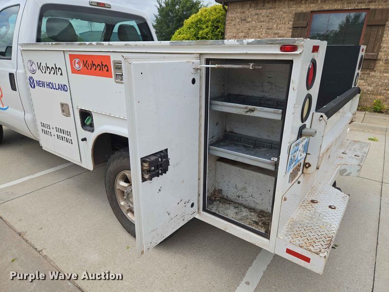 image for item EW0285 2013 Ford F250 Super Duty utility bed pickup truck