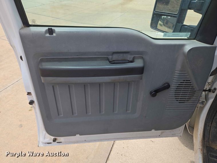 image for item EW0285 2013 Ford F250 Super Duty utility bed pickup truck