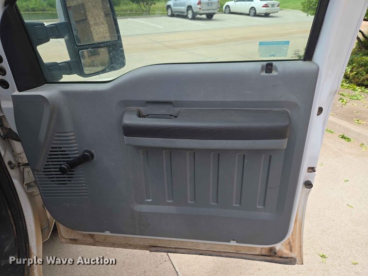 image for item EW0285 2013 Ford F250 Super Duty utility bed pickup truck