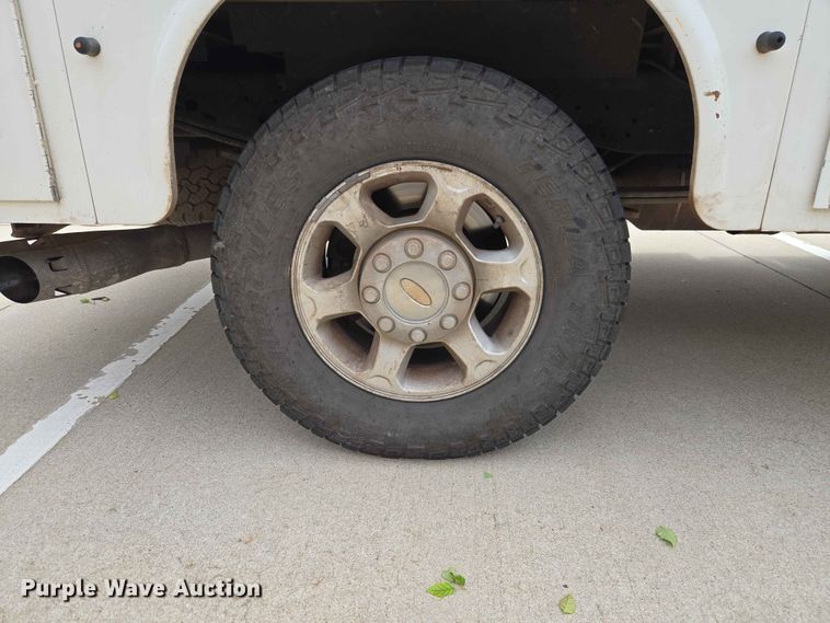 image for item EW0285 2013 Ford F250 Super Duty utility bed pickup truck