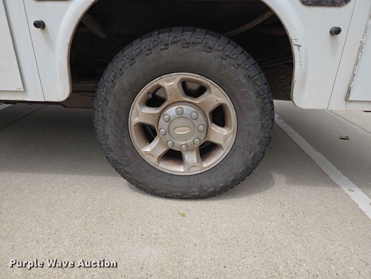 image for item EW0285 2013 Ford F250 Super Duty utility bed pickup truck