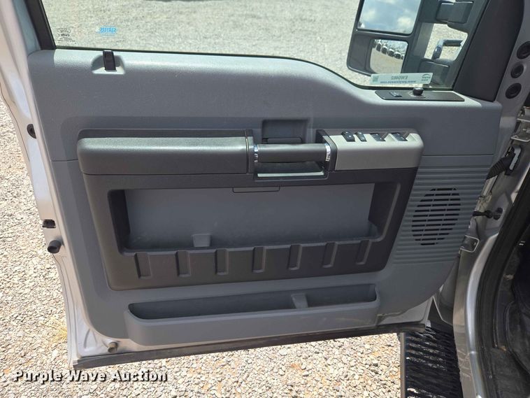 image for item EW0462 2015 Ford F250 Super Duty Crew Cab pickup truck