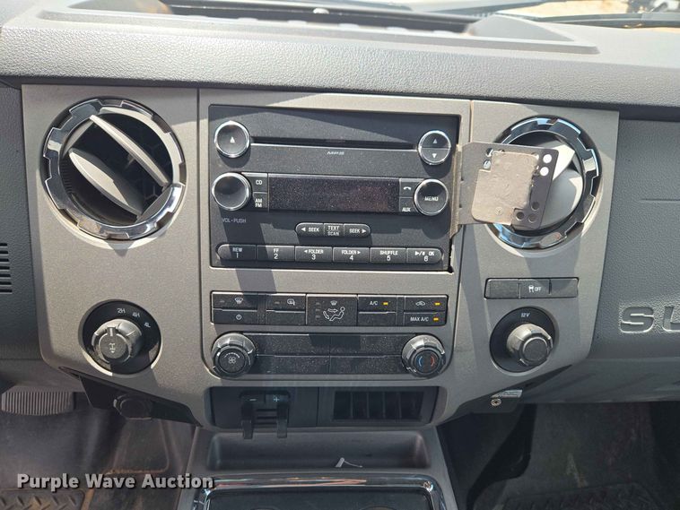 image for item EW0462 2015 Ford F250 Super Duty Crew Cab pickup truck