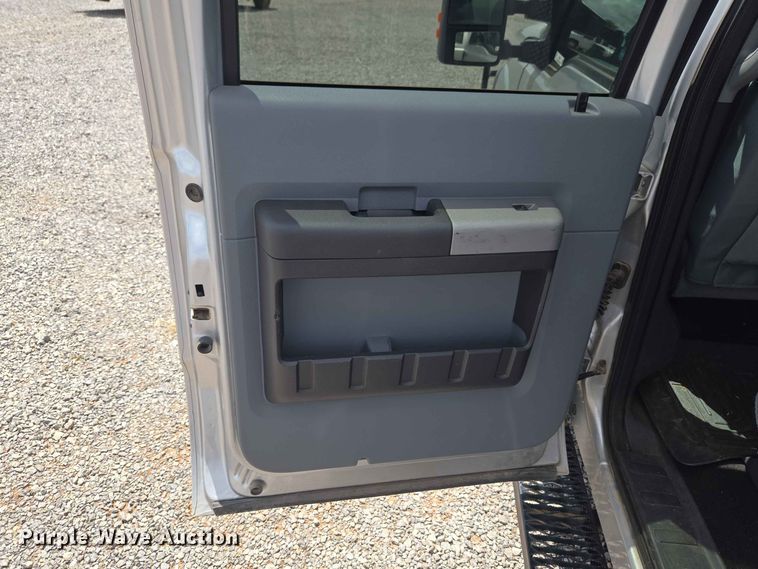image for item EW0462 2015 Ford F250 Super Duty Crew Cab pickup truck