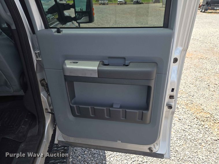 image for item EW0462 2015 Ford F250 Super Duty Crew Cab pickup truck