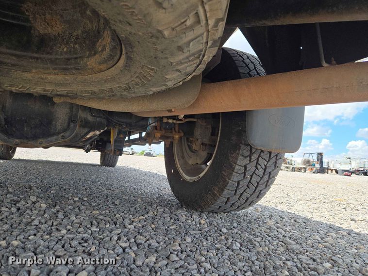 image for item EW0462 2015 Ford F250 Super Duty Crew Cab pickup truck