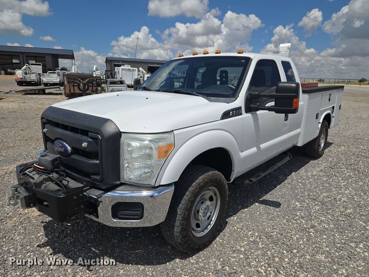 2016 Ford F350 Super Duty Ext. Cab utility bed pickup truck