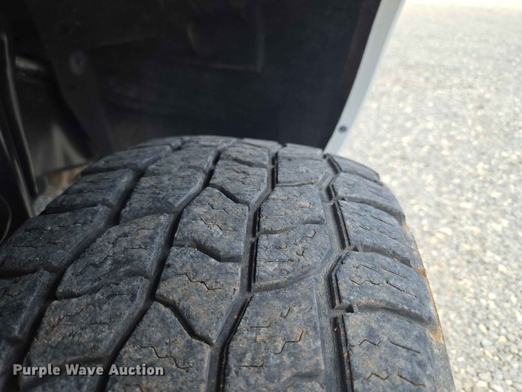 image for item EW0464 2016 Ford F350 Super Duty Ext. Cab utility bed pickup truck