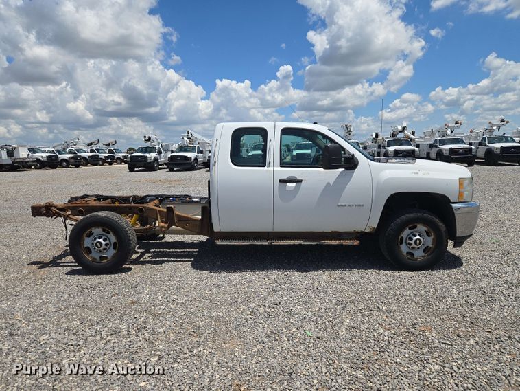 image for item EW0465 2012 Chevrolet Silverado 2500HD Ext. Cab pickup truck cab and chassis