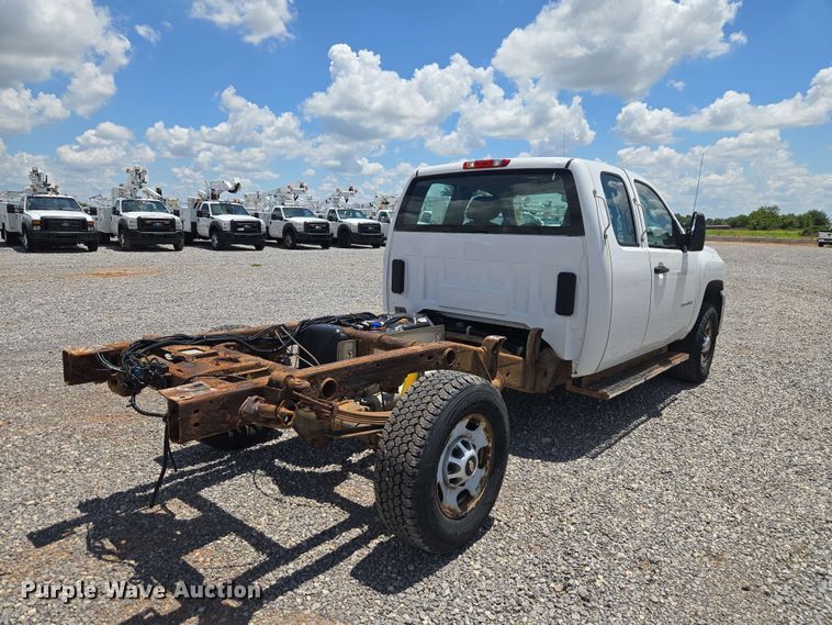 image for item EW0465 2012 Chevrolet Silverado 2500HD Ext. Cab pickup truck cab and chassis