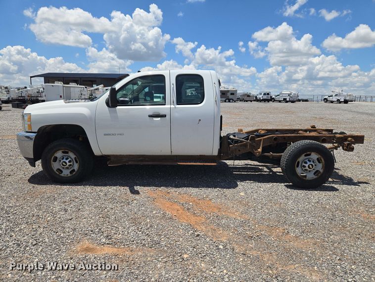 image for item EW0465 2012 Chevrolet Silverado 2500HD Ext. Cab pickup truck cab and chassis