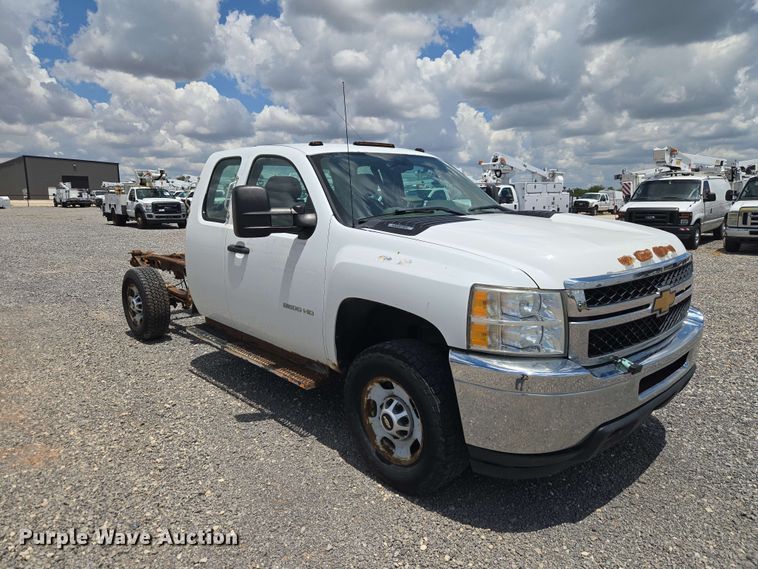 image for item EW0465 2012 Chevrolet Silverado 2500HD Ext. Cab pickup truck cab and chassis