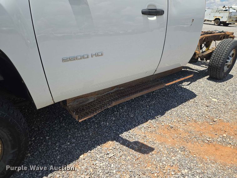 image for item EW0465 2012 Chevrolet Silverado 2500HD Ext. Cab pickup truck cab and chassis