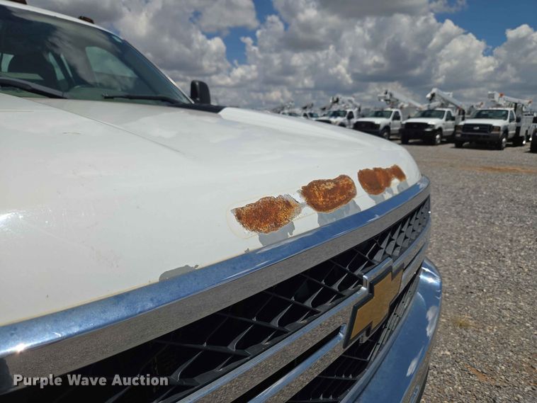 image for item EW0465 2012 Chevrolet Silverado 2500HD Ext. Cab pickup truck cab and chassis