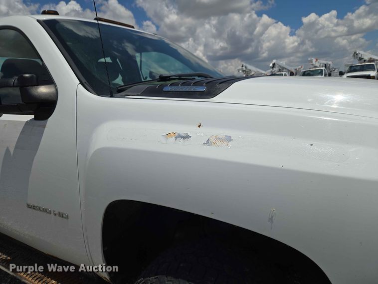 image for item EW0465 2012 Chevrolet Silverado 2500HD Ext. Cab pickup truck cab and chassis