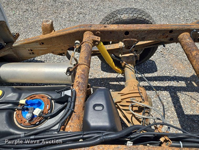 image for item EW0465 2012 Chevrolet Silverado 2500HD Ext. Cab pickup truck cab and chassis
